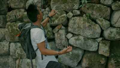 They come
at you with sling stones - Lost Treasures of the Maya