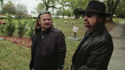 - They come and have a drink, - If I Leave Here Tomorrow: A Film About Lynyrd Skynyrd