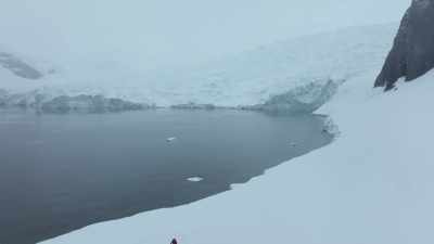 They couldn't go more than 50
meters in one direction, - Shackleton: The Greatest Story of Survival