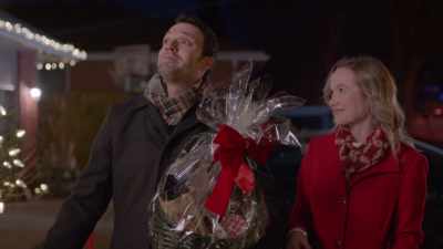 They couldn't put in
a little effort - Mistletoe & Menorahs