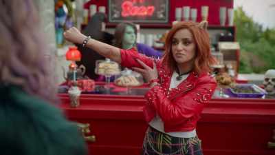 They had daggers made - Monster High 2