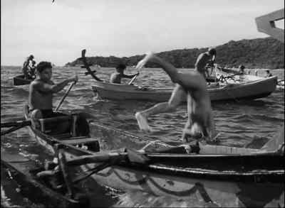 They dive for fabulous pearls - Tarzan and the Mermaids