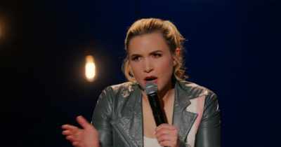 They don't just hop on the mic like, - Taylor Tomlinson: Look at You