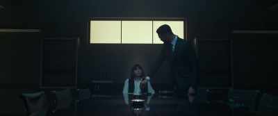 - They don't usually come this attractive.
- That's called harassment. - The Gray Man