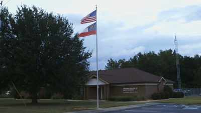 THEY HADN'T PACKED IT
IN A BOX OR ANYTHING, - Hometown Homicide