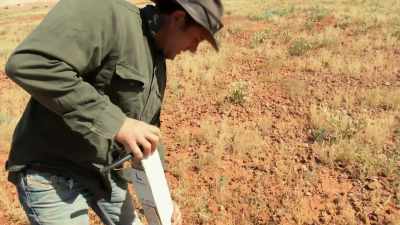 They have to act fast before
a rival gets their stakes in first. - Outback Opal Hunters