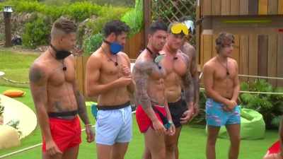 They have to get
touchy‐feely - Love Island