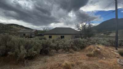 They helped me unload all
my stuff I had in a trailer - Horror in the High Desert 2: Minerva