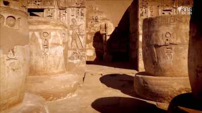 They hoped that decoding
the hieroglyphics - Curse of the Ancients with Alice Roberts