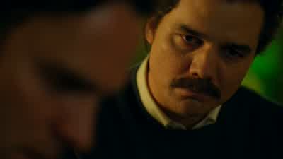 - They hung up. - Narcos