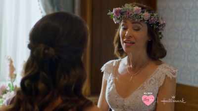 They even invited them all
to stay with them - The Wedding Veil Unveiled