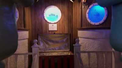 They just had a big
treasure box in there, - ¡Casa Bonita Mi Amor!