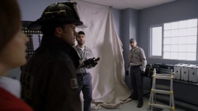 They just need to have a quick look. - Chicago Fire