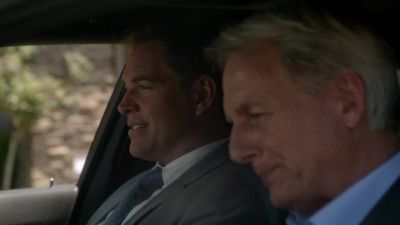 - They know something.
- Yep. - NCIS