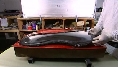 THEY LAMINATE THE CELLO'S
TOP PIECE IN A MOLD - How It's Made