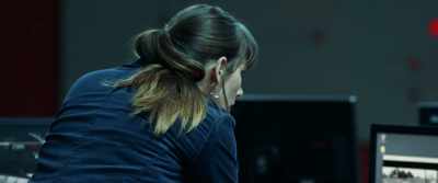 - They left. In pursuit.
- They left the apartment. - Hacker