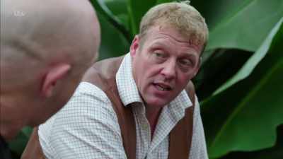 They was looking at us, erm, - Britain's Tiger Kings - On the Trail with Ross Kemp