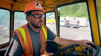 They now have two hours left - Gold Rush: Freddy Dodge's Mine Rescue