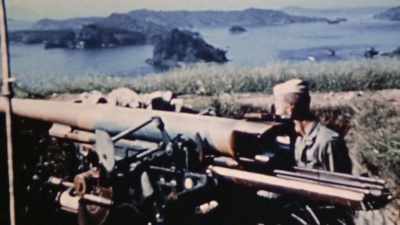 THEY PLAY WITH GUNS THAT WERE
ONCE AIMED AT THEM. - The Pacific War in Color