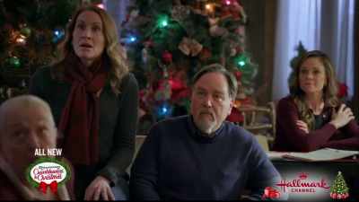 They put up decorations,
and it's good. - Check Inn to Christmas
