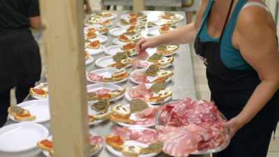They'’re coming
together to give thanks - Stanley Tucci: Searching for Italy
