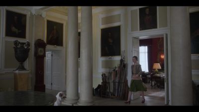 -They said you were on your way.
-[Elizabeth] Hello, darling. - The Crown