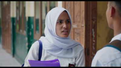 They say the voice is aurat. - Yuni