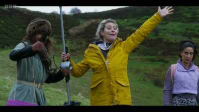 - THEY SHOUT OVER EACH OTHER - Henpocalypse!