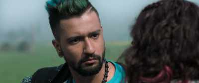 -They spend 2000 bucks to drink?
-It's just to wash their face. - Manmarziyaan