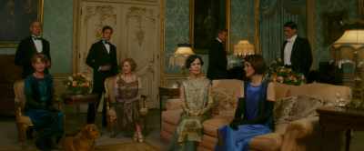 They spend a few days together
in the same resort - Downton Abbey: A New Era