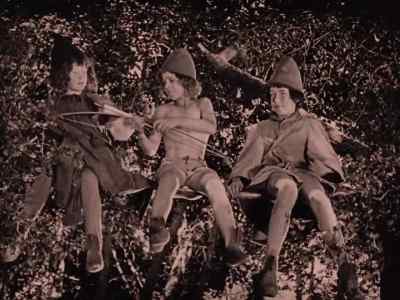 They splinter their
lances - ever a good
omen for Huntingdon! - Robin Hood