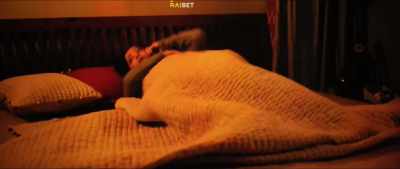 They stay in a tiny
room, with a small bed. - Badhaai Do