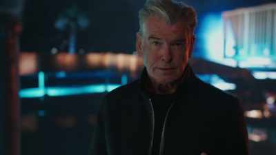 They still have to contend with
500 safe deposit boxes, - History's Greatest Heists with Pierce Brosnan