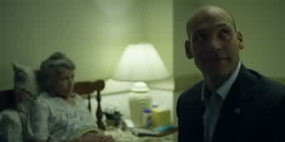 They still haven't fixed that light? - House of Cards