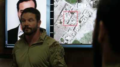 They take the door, - SEAL Team