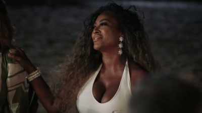 - They were talking about...
[laughs] - The Real Housewives Ultimate Girls Trip