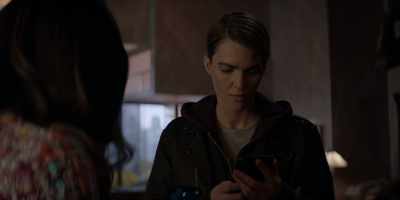 They think it's the same guy who
hit up G.U.'s library last night. - Batwoman