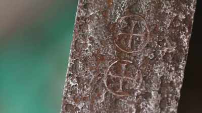 THEY THINK THEY CAN IDENTIFY
THE SWORD'S ORIGINAL OWNER. - Lost Relics of the Knights Templar