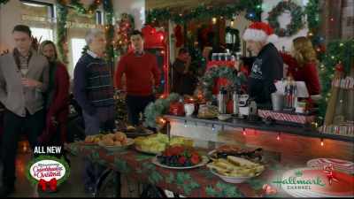 They used actual crystals
to refract their lights through. - Check Inn to Christmas