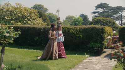 They walk, play games, - The Spanish Princess