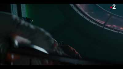 They want us to surrender
without damaging the Nautilus. - Nautilus