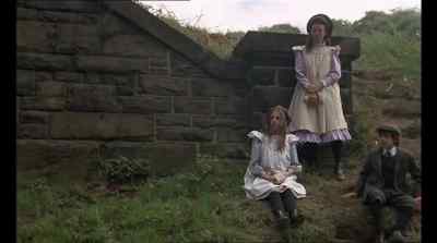 - They went that way.
- Oh thanks! - The Railway Children