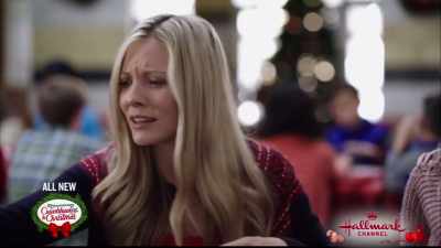 They would be lucky to have
this amazing wreath maker. - Christmas at Graceland: Home for the Holidays