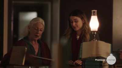 They write something nice
about Glastenbury - Christmas Around the Corner