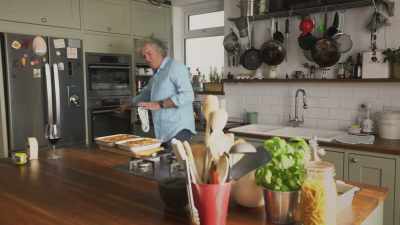 They'd be very, you know,
sort of mulchy, otherwise. - James May: Oh Cook!