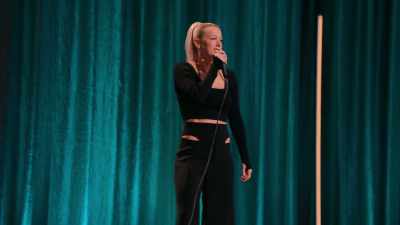 They're all in rompers
having the best time, - Iliza Shlesinger: Hot Forever