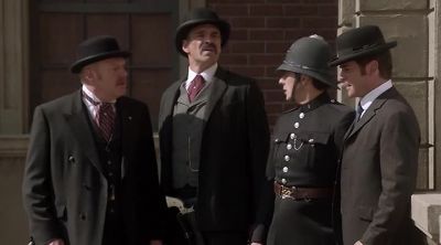 - They're armed.
- It must be Sundance and Butch. - Murdoch Mysteries