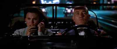 - They're at the bridge.
- Tum fight. - Annie