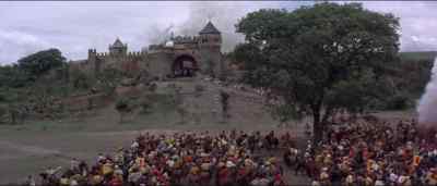 -They're attacking in full force.
-Sound the retreat. - Taras Bulba
