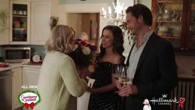- They're beautiful!
- Can I help you do something? - Christmas Waltz
